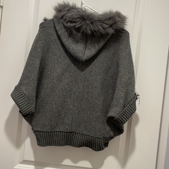 Autumn/Spring Faux Fur Hooded Vest for women - Picture 3 of 3